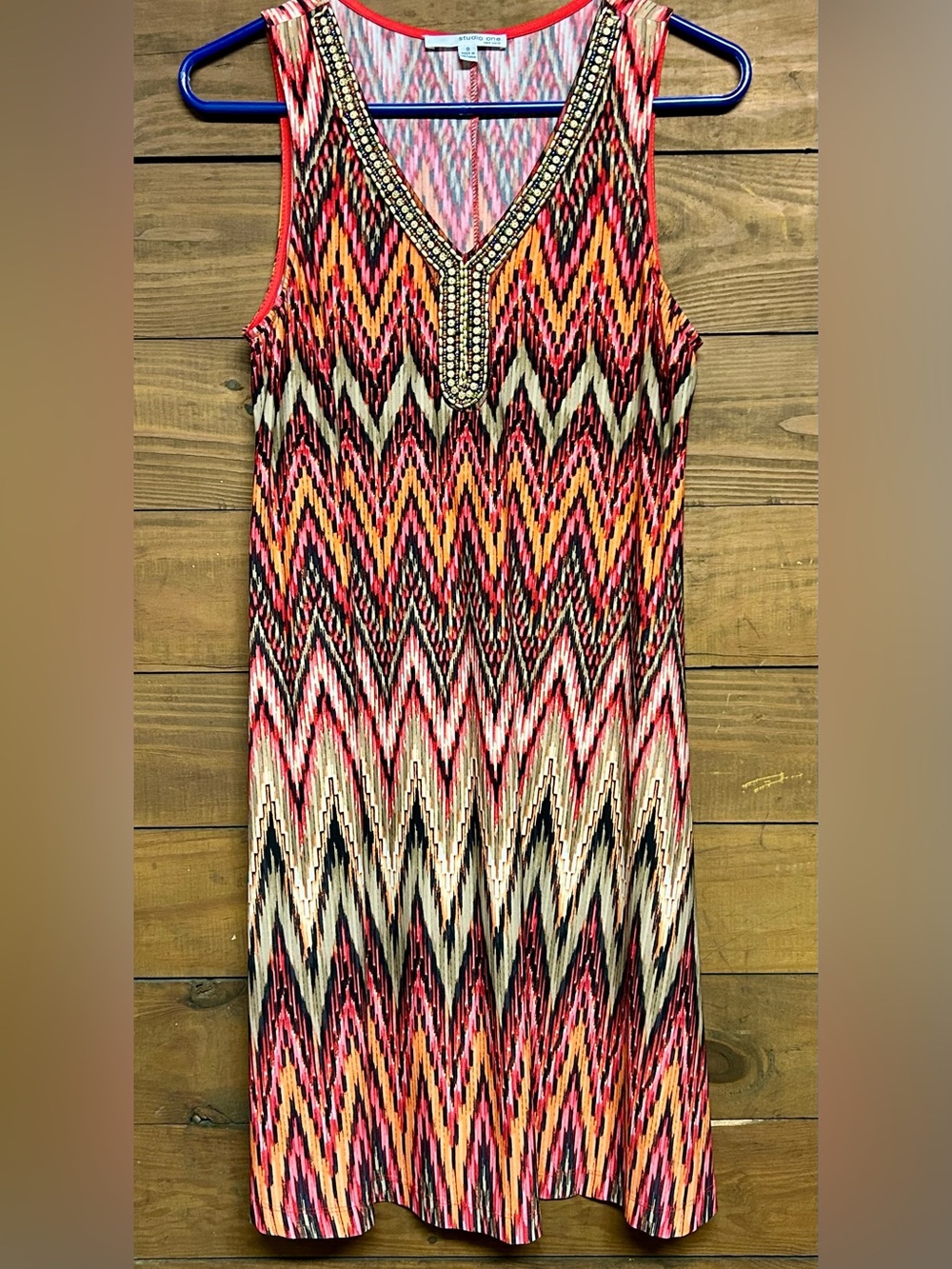 Studio One New York size 8 v neck sleeveless dress